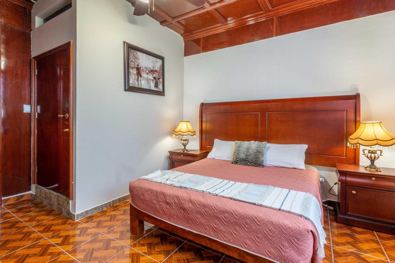 Hosteria Casa Marquez Leon Ngoại thất bức ảnh