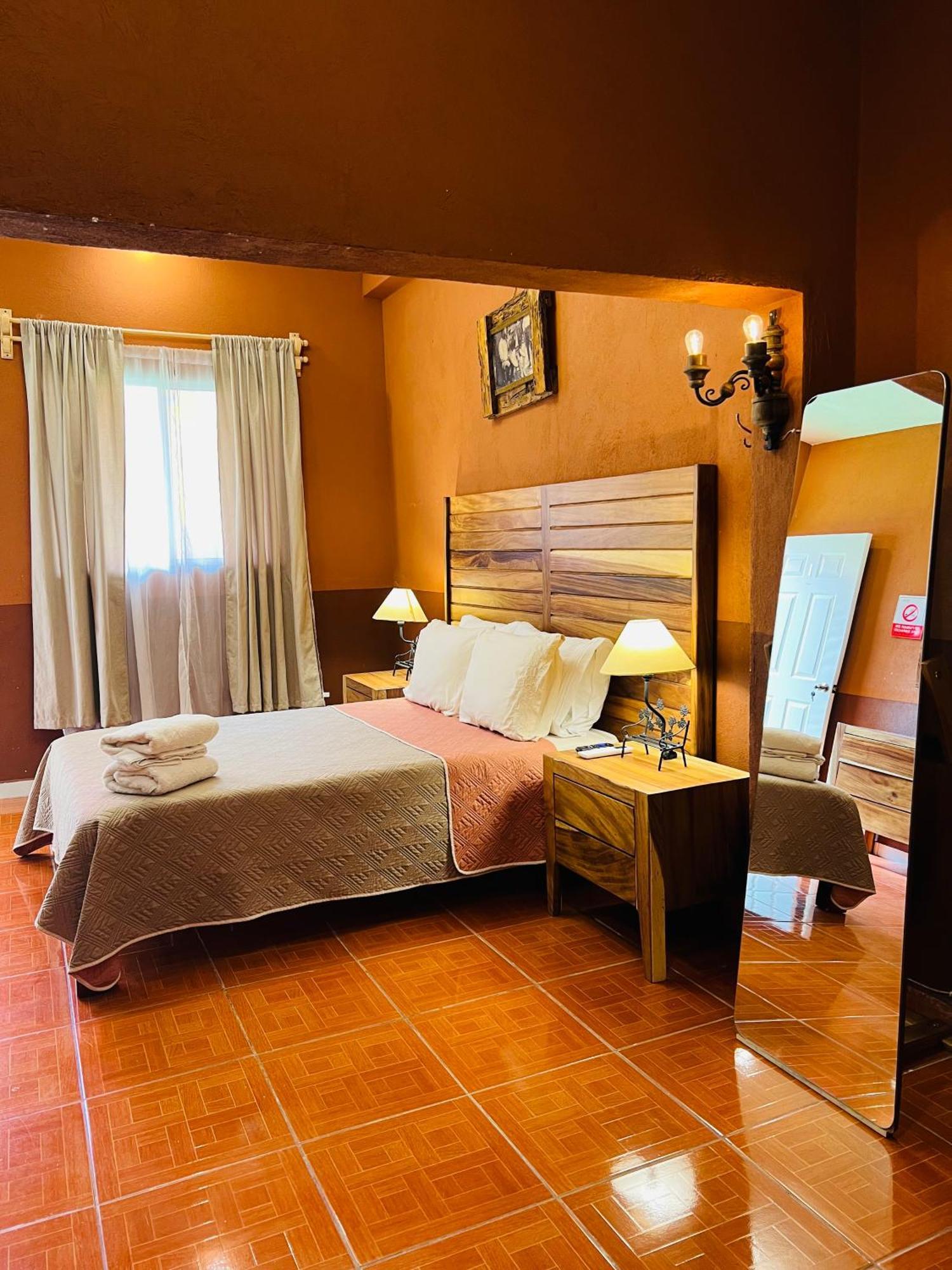 Hosteria Casa Marquez Leon Ngoại thất bức ảnh