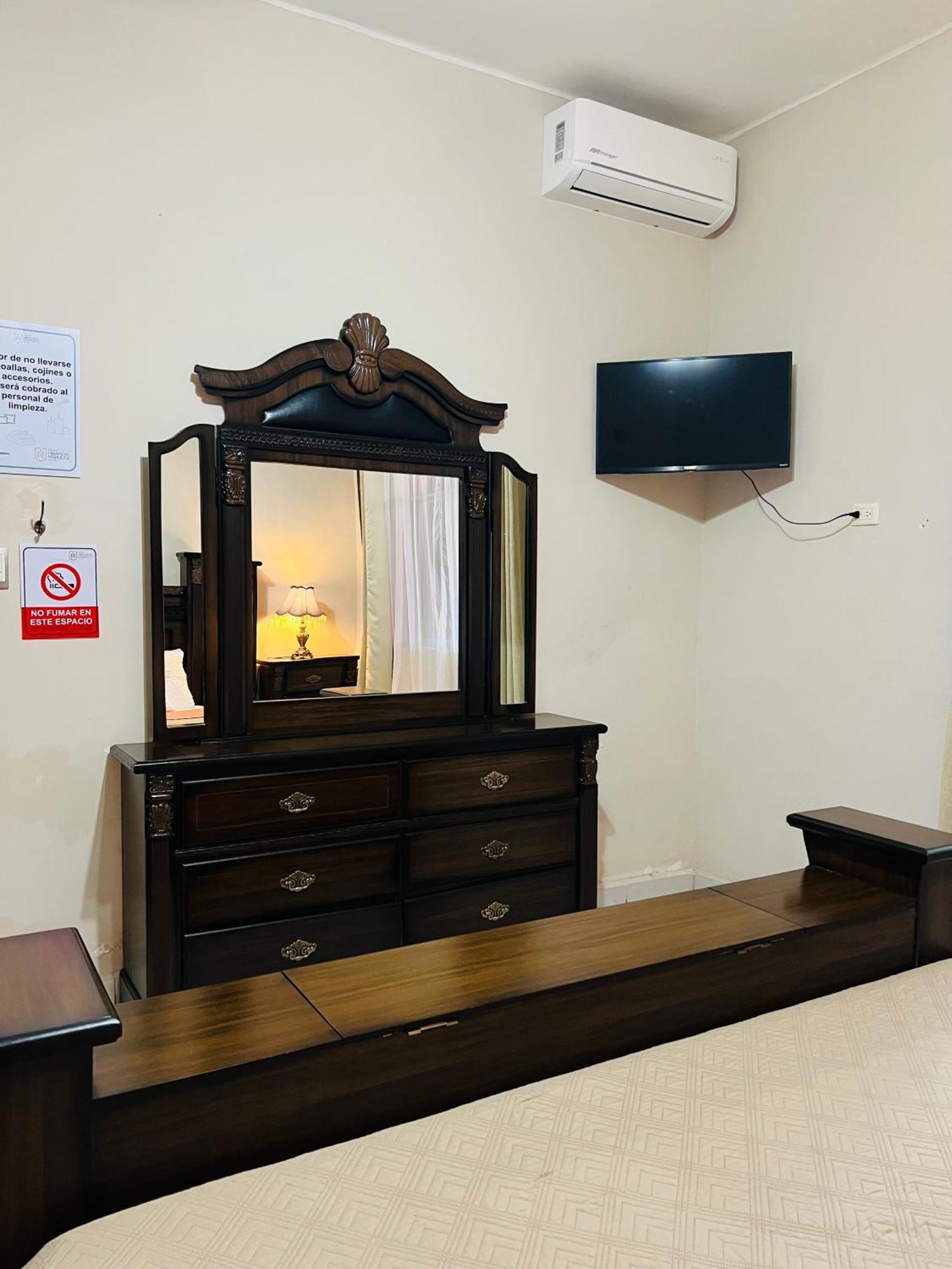 Hosteria Casa Marquez Leon Ngoại thất bức ảnh
