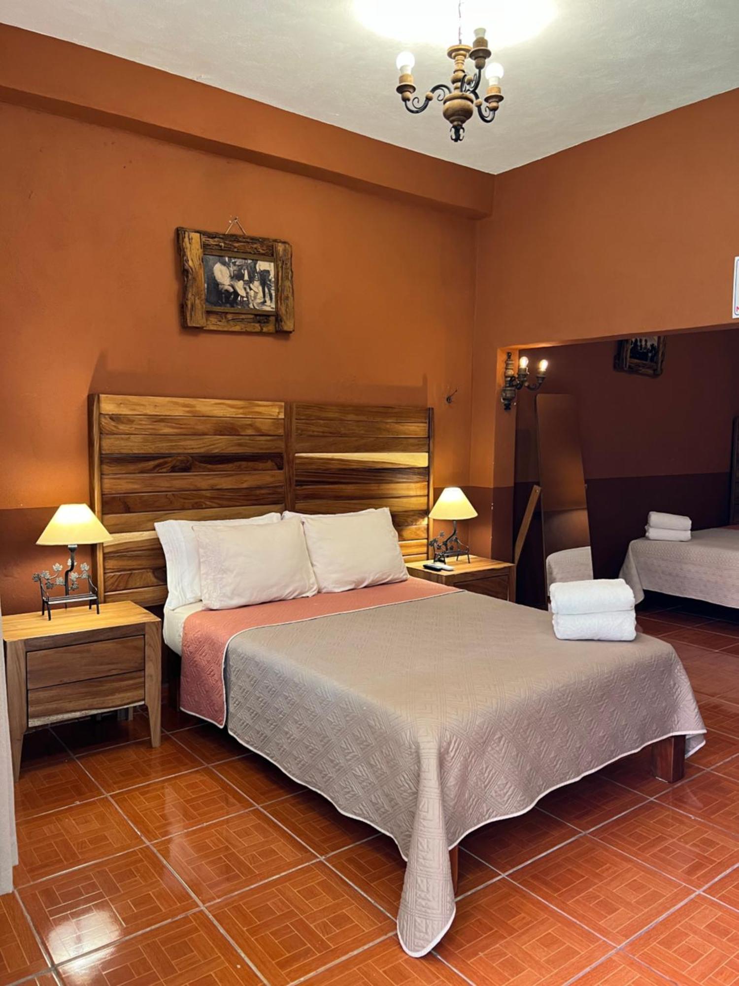 Hosteria Casa Marquez Leon Ngoại thất bức ảnh