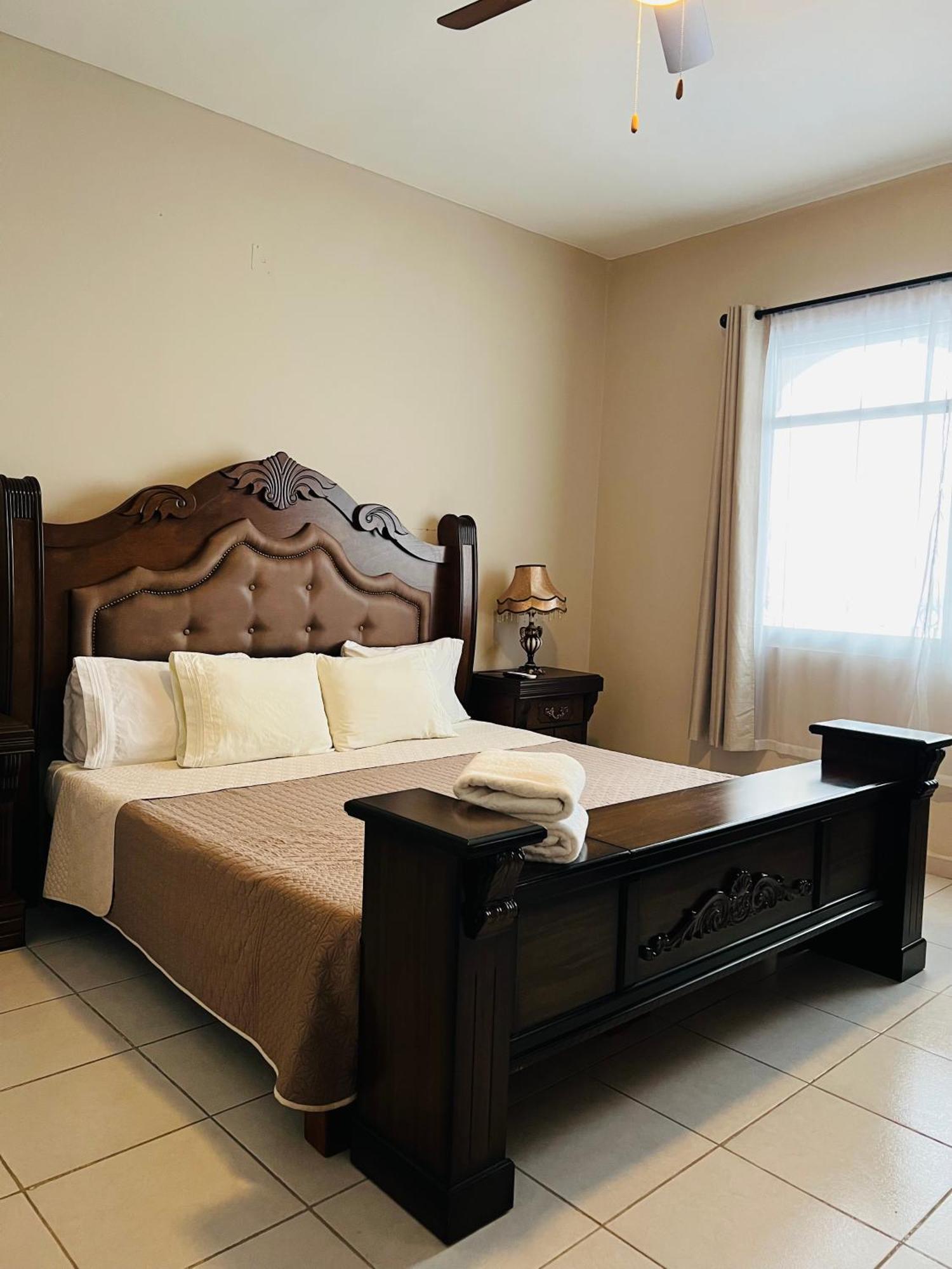 Hosteria Casa Marquez Leon Ngoại thất bức ảnh