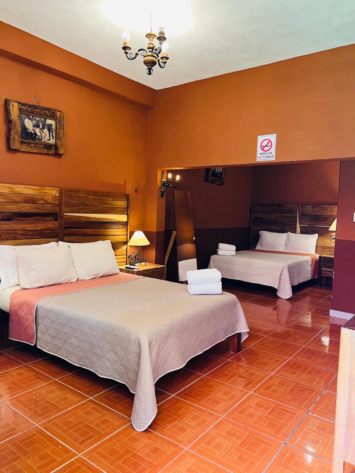 Hosteria Casa Marquez Leon Ngoại thất bức ảnh