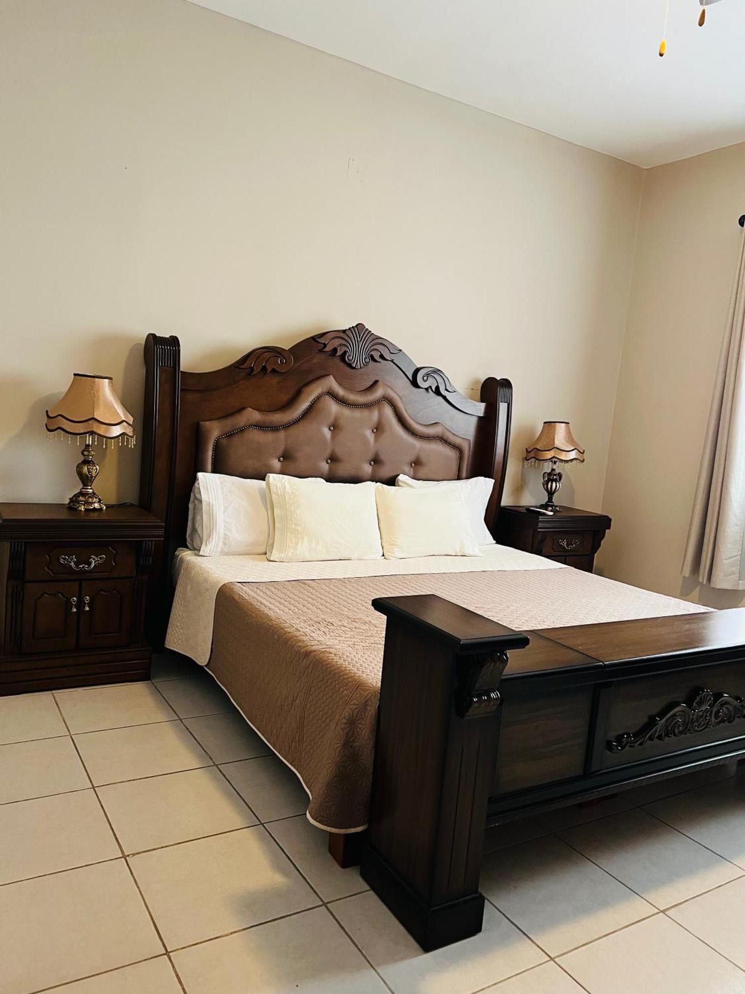 Hosteria Casa Marquez Leon Ngoại thất bức ảnh