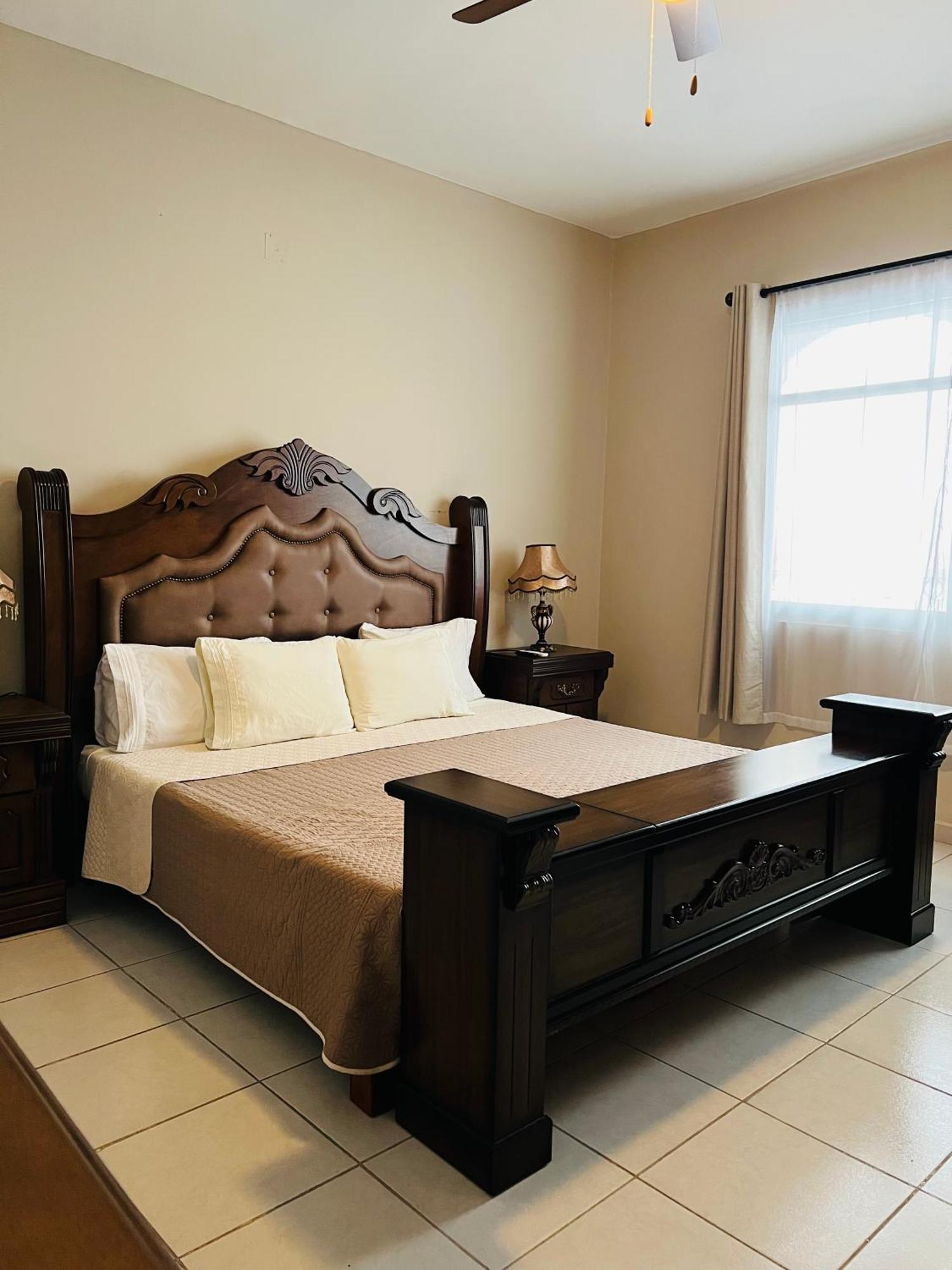 Hosteria Casa Marquez Leon Ngoại thất bức ảnh