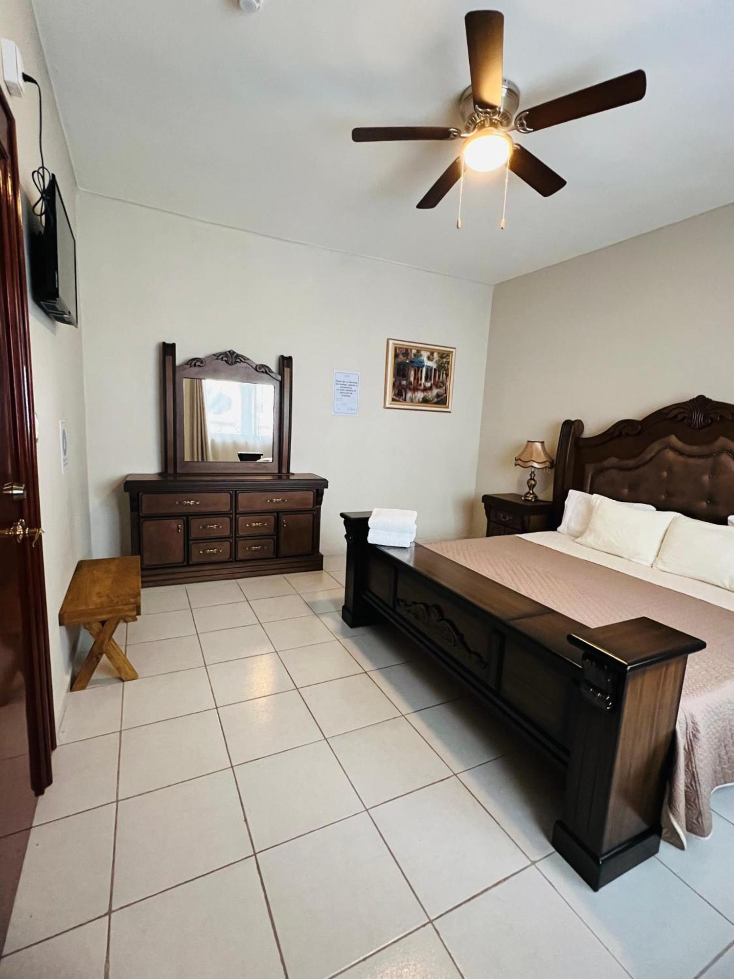 Hosteria Casa Marquez Leon Ngoại thất bức ảnh